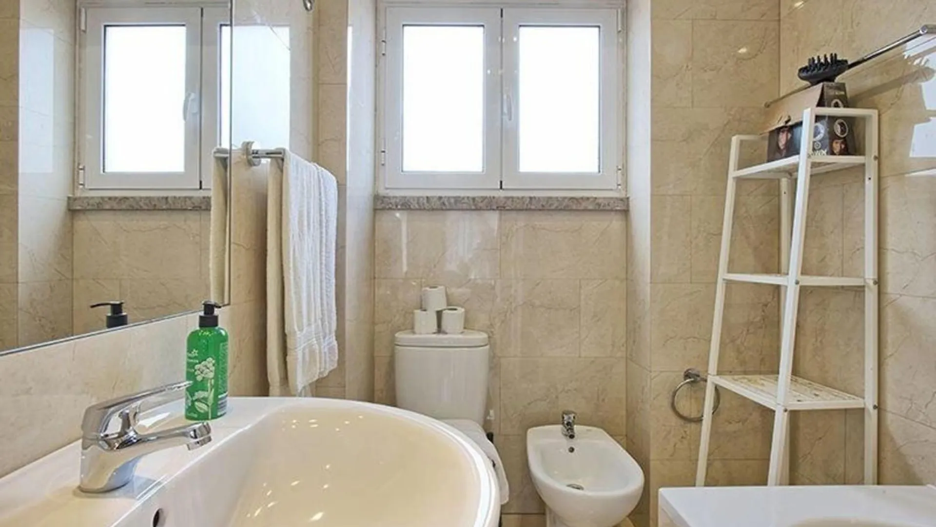 Studio Fuer 9 Personen Und 1 Kind In Lissabon, Regio De Lisboa Costa De Lisboa Apartment  Lisbon