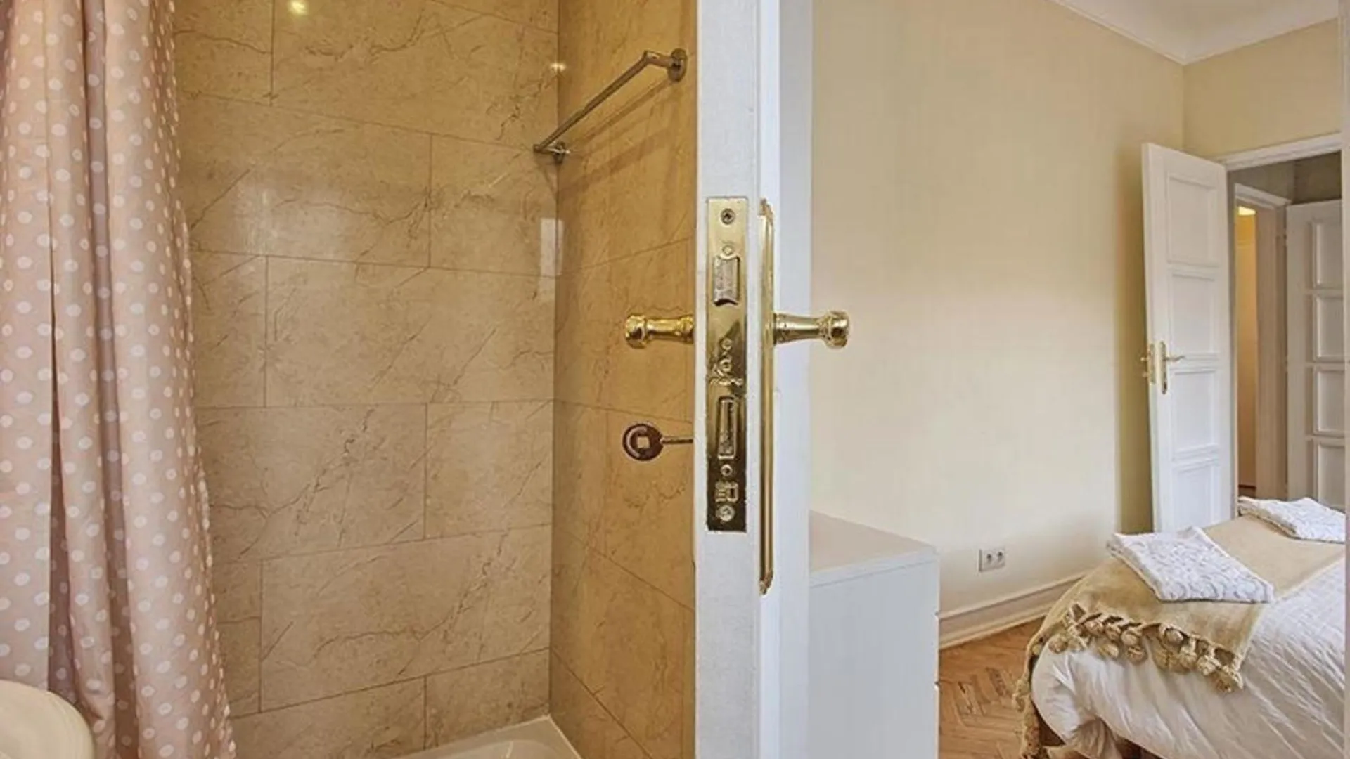 Studio Fuer 9 Personen Und 1 Kind In Lissabon, Regio De Lisboa Costa De Lisboa Apartment Lisbon