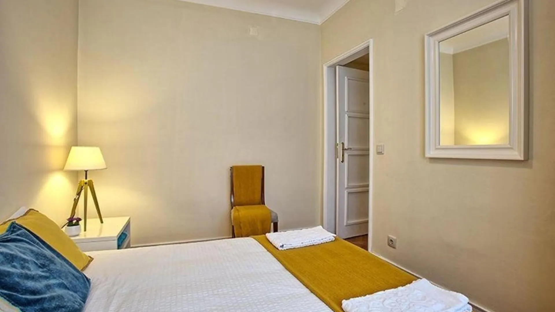 Studio Fuer 9 Personen Und 1 Kind In Lissabon, Regio De Lisboa Costa De Lisboa Apartment Lisbon